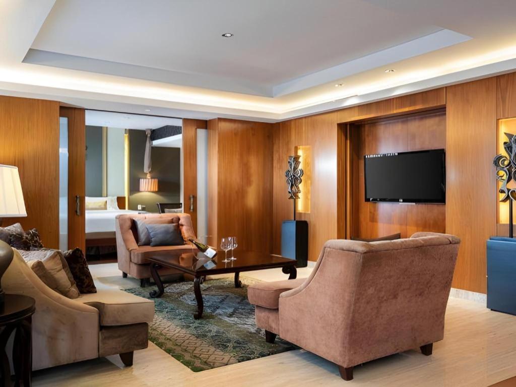 Artotel Suites Bianti Yogyakarta Exterior photo